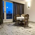 Garden City Cozy Two Bedroom Apartment Downtown Cairo