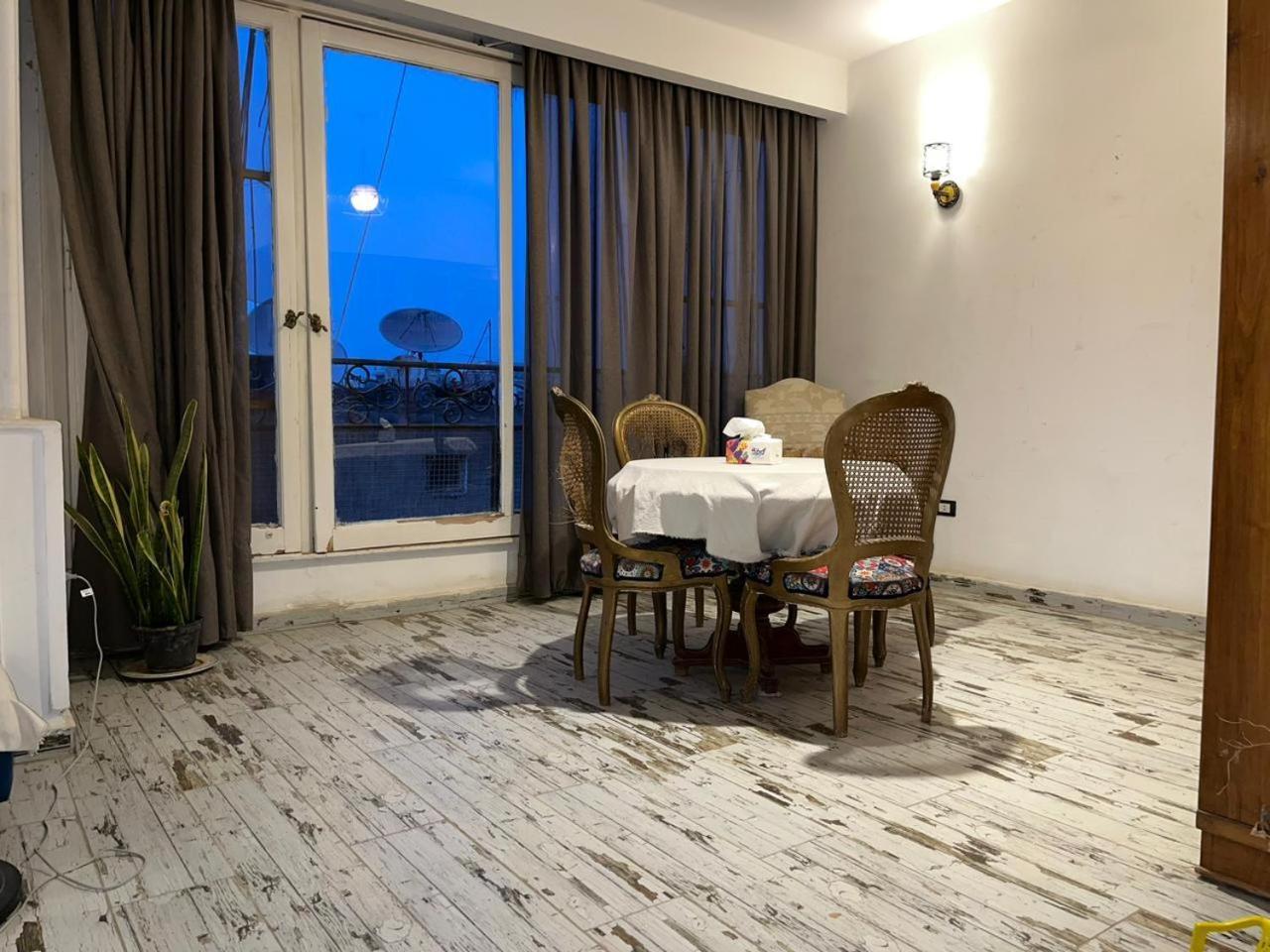 Garden Cozy Two Bedroom Downtown *