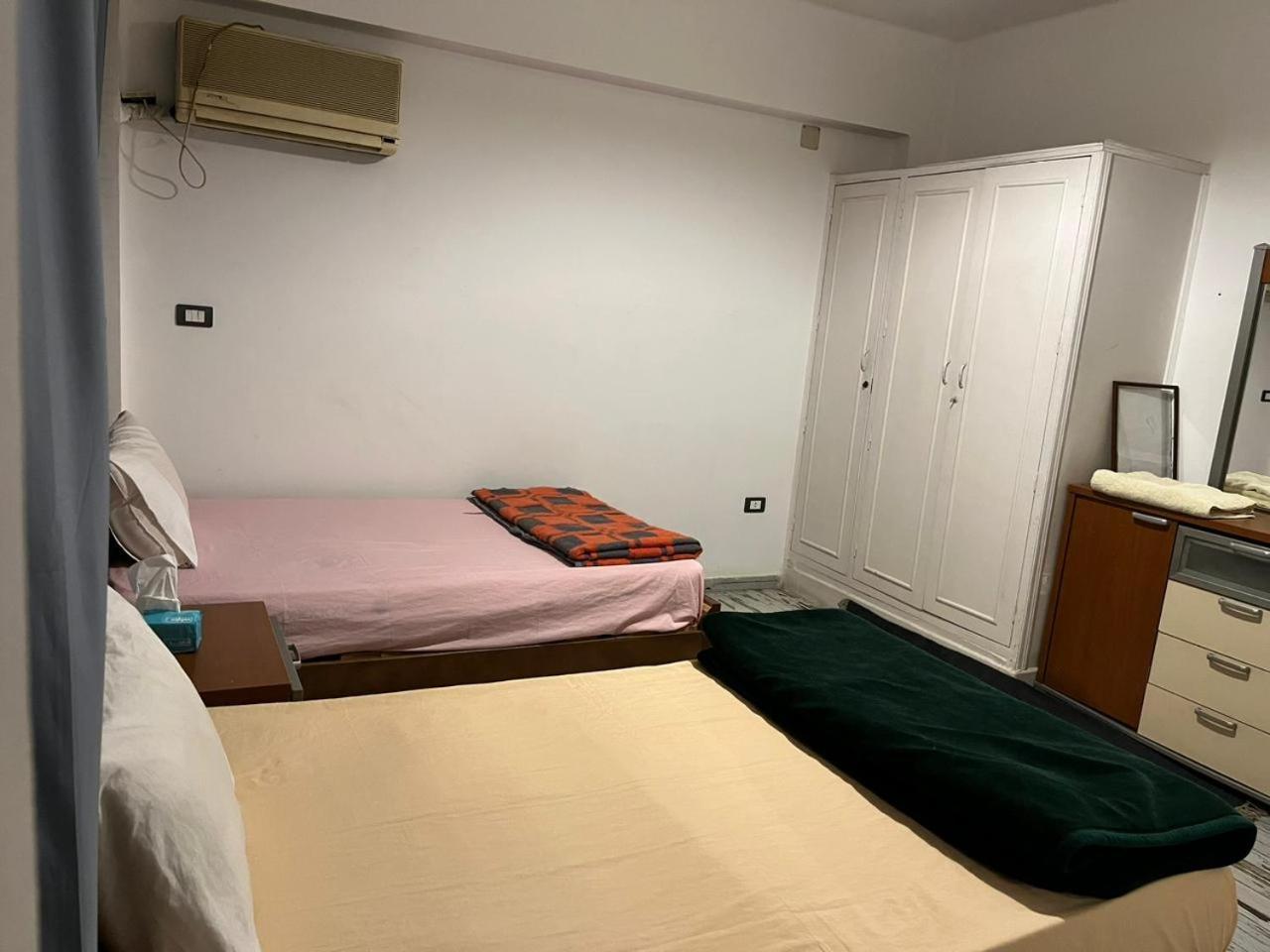 Garden Cozy Two Bedroom Downtown Apartment