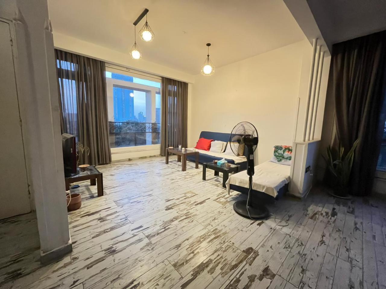 Garden Cozy Two Bedroom Downtown Appartement *