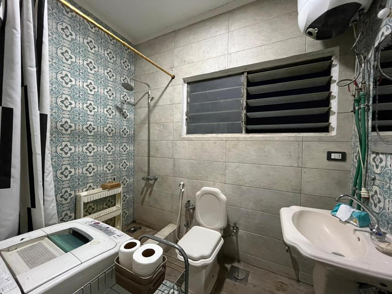 Garden Cozy Two Bedroom Downtown Apartment *